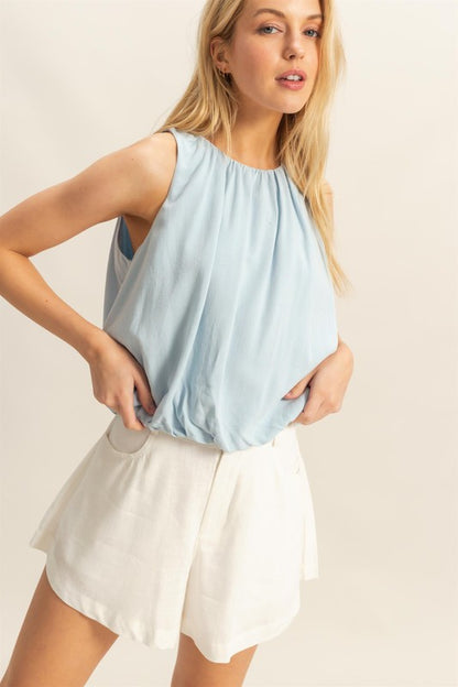 Women's bubble hem round neck sleeveless blouse – chic and versatile fashion piece