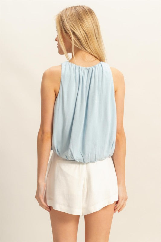 Women's bubble hem round neck sleeveless blouse – chic and versatile fashion piece