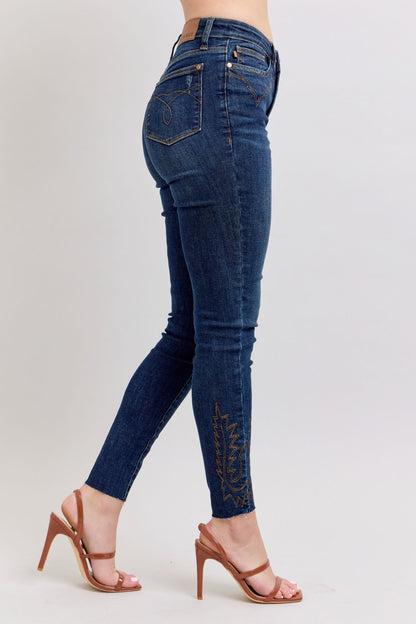 Full size embroidered high-rise skinny jeans with a flattering fit and stylish embroidery details.