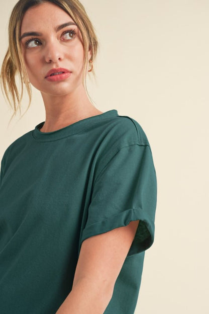 Casual round neck short sleeve t-shirt with exposed seam details, perfect for a relaxed and stylish look.