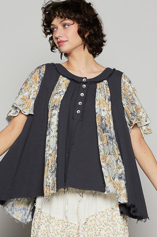 Women's frayed hem half-button short sleeve printed blouse – boho chic and casual fashion