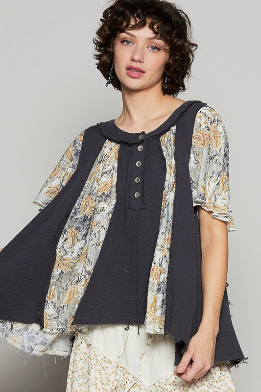 Women's frayed hem half-button short sleeve printed blouse – boho chic and casual fashion