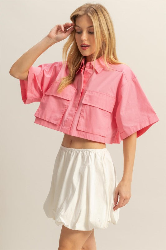 Front pockets poplin collared neck crop shirt, modern and versatile for effortless chic styling.