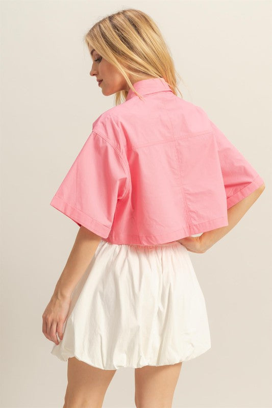 Front pockets poplin collared neck crop shirt, modern and versatile for effortless chic styling.