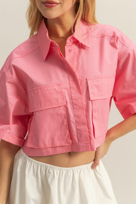 Front pockets poplin collared neck crop shirt, modern and versatile for effortless chic styling.