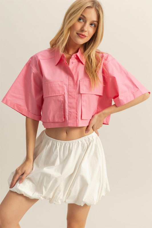 Front pockets poplin collared neck crop shirt, modern and versatile for effortless chic styling.