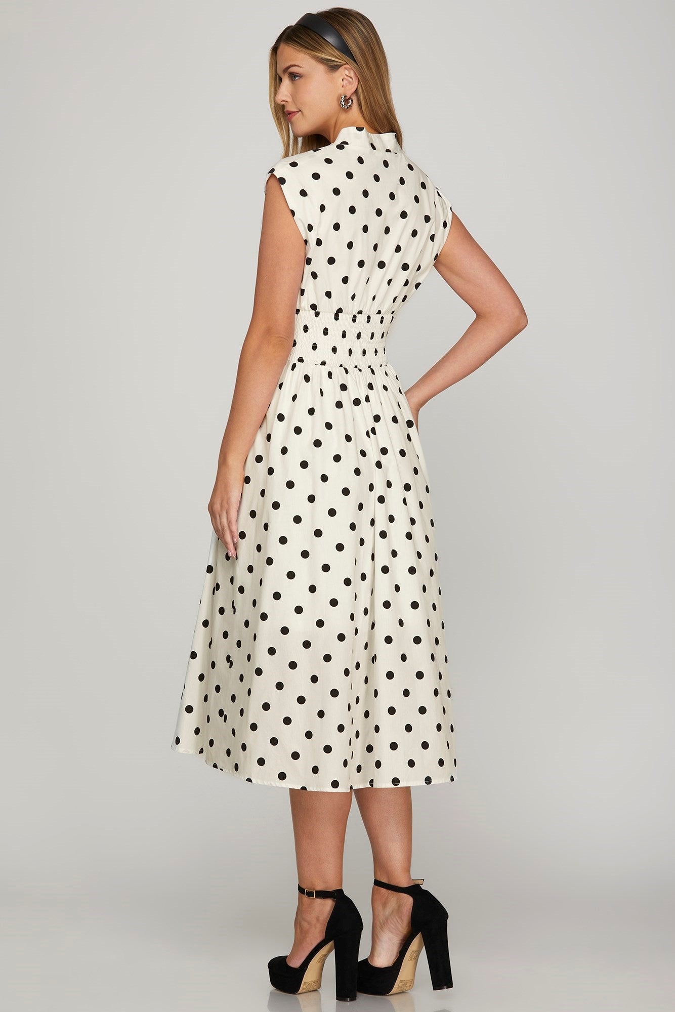 Front zip polka dot midi dress with cap sleeves, featuring a flattering smocked waist and classic vintage charm.