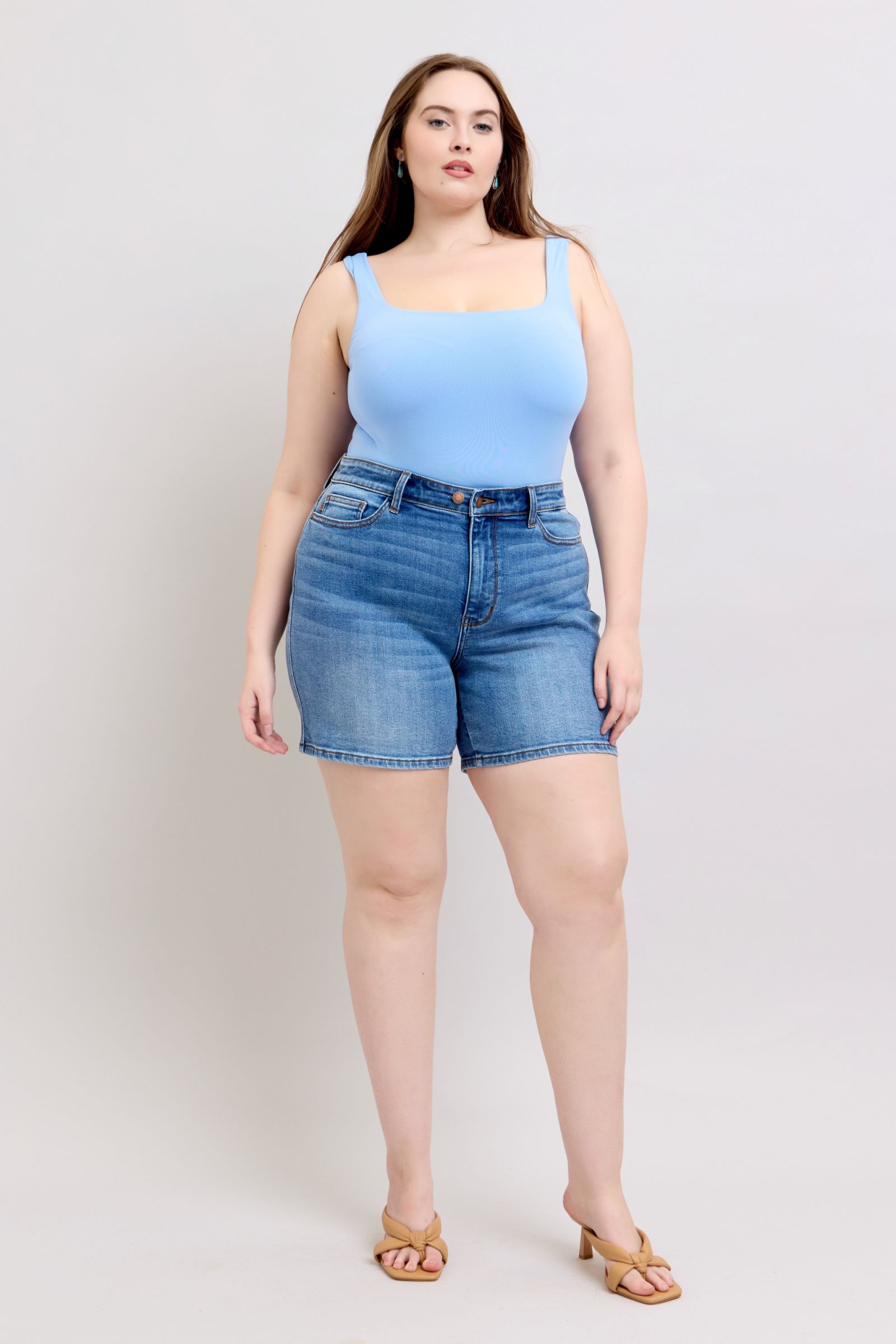 Full-size 2-button denim shorts with pockets, featuring a high-rise waist & moderate stretch for a comfortable & stylish summer look.