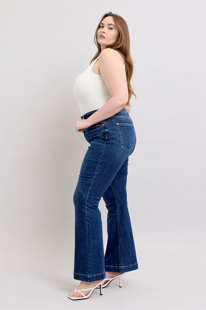 Stylish high-rise flare jeans with pockets, offering a flattering silhouette and retro-chic style.