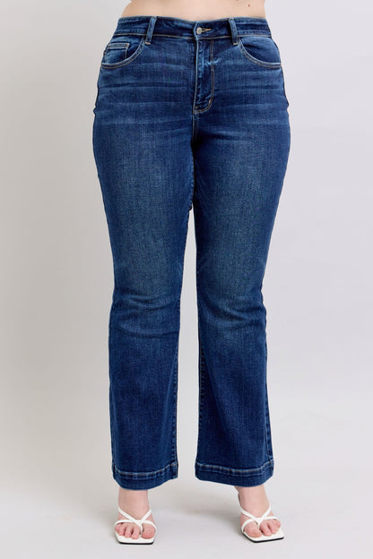 Stylish high-rise flare jeans with pockets, offering a flattering silhouette and retro-chic style.