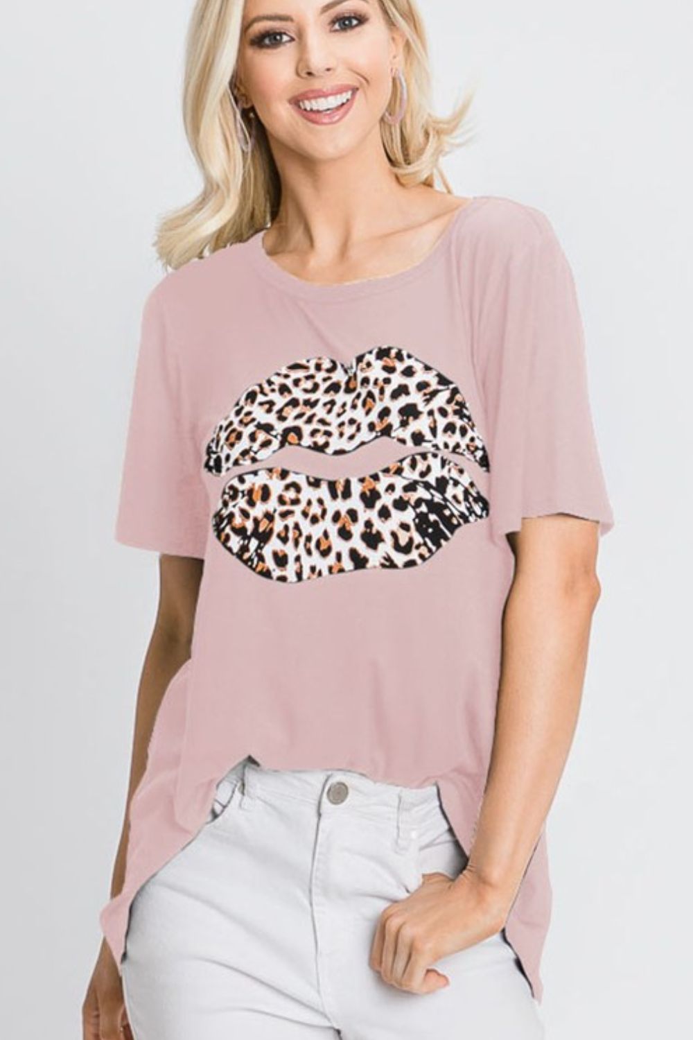 Women's full-size leopard lip round neck short sleeve t-shirt – bold and trendy plus-size fashion