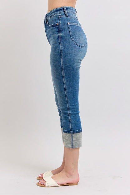 Full-size skinny cuff capris jeans with pockets, stylish and comfortable for plus-size fashion.