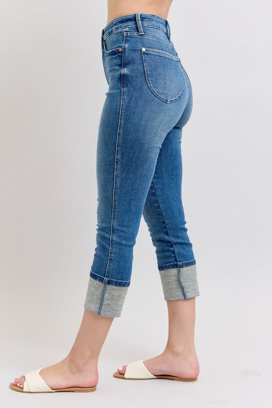 Full-size skinny cuff capris jeans with pockets, stylish and comfortable for plus-size fashion.