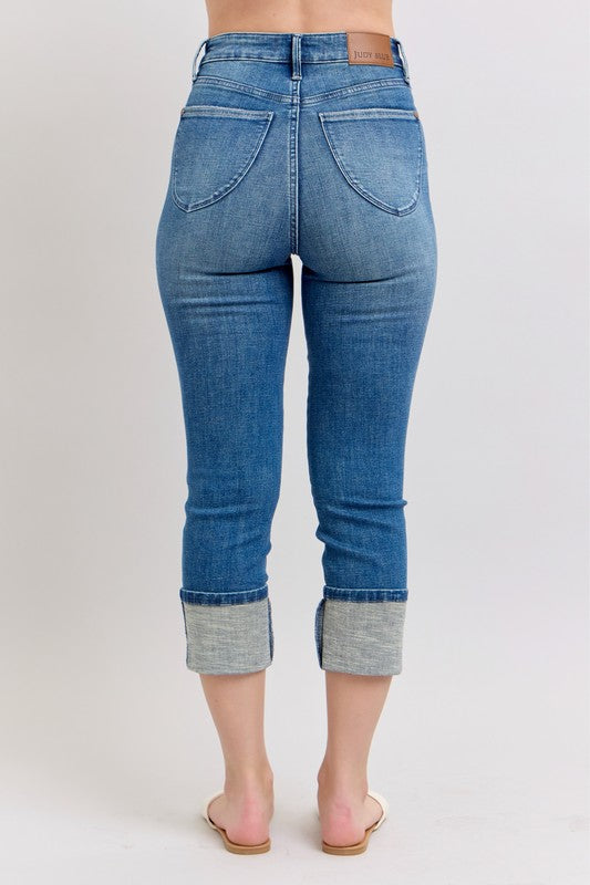 Full-size skinny cuff capris jeans with pockets, stylish and comfortable for plus-size fashion.