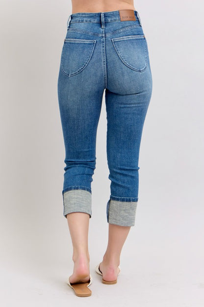 Full-size skinny cuff capris jeans with pockets, stylish and comfortable for plus-size fashion.