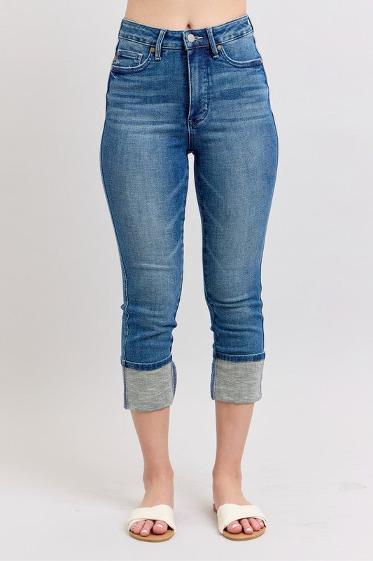 Full-size skinny cuff capris jeans with pockets, stylish and comfortable for plus-size fashion.