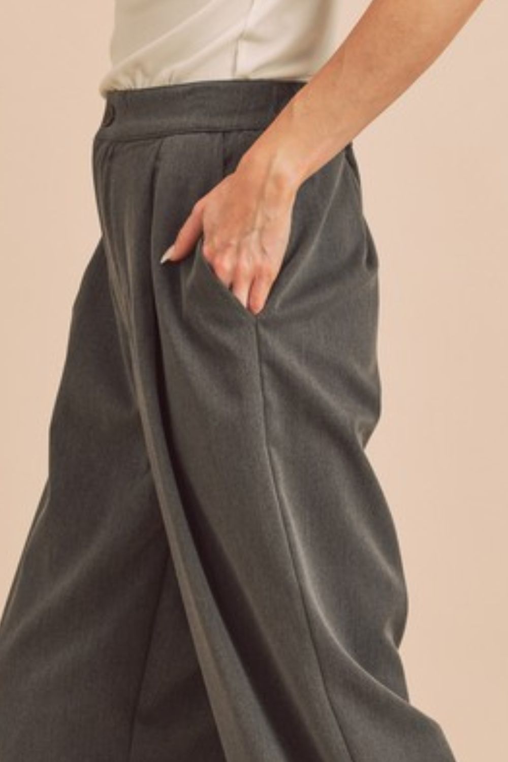 High waist wide leg pants with side pockets in a chic flowy design, offering a flattering and comfortable fit for any occasion.