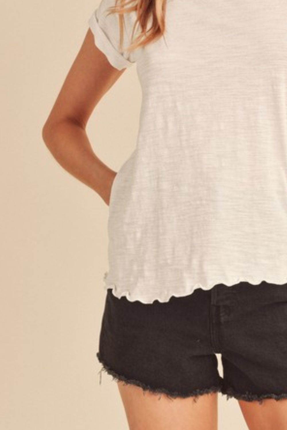 Cute lettuce edge round neck t-shirt with a ruffled hem and casual short sleeves.