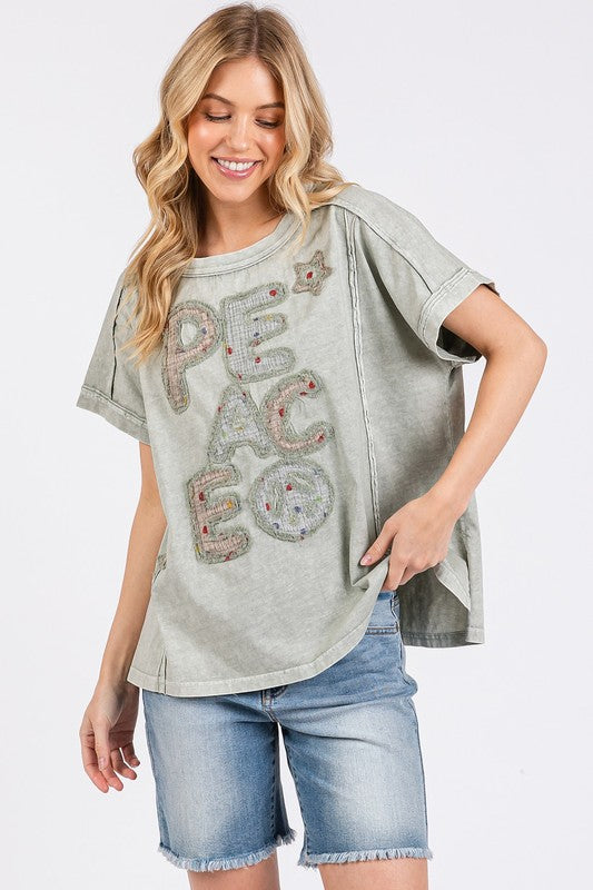 Women's PEACE round neck short sleeve t-shirt – casual and expressive everyday wear