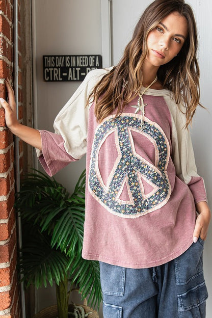 Women's peace sign patch mineral washed t-shirt – retro and casual vintage vibe