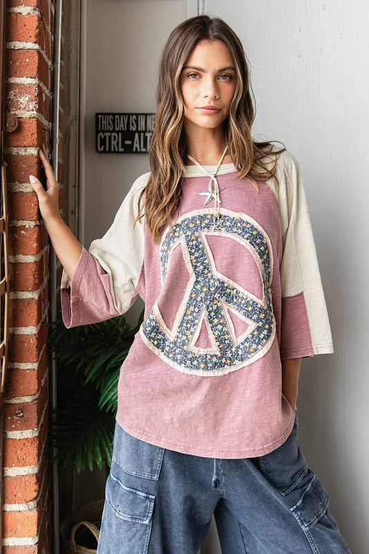 Women's peace sign patch mineral washed t-shirt – retro and casual vintage vibe