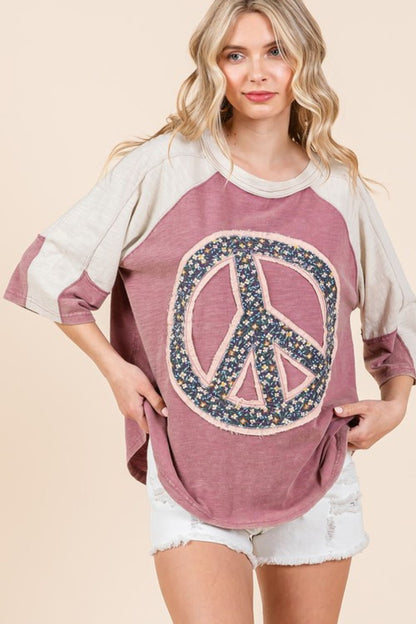 Women's peace sign patch mineral washed t-shirt – retro and casual vintage vibe