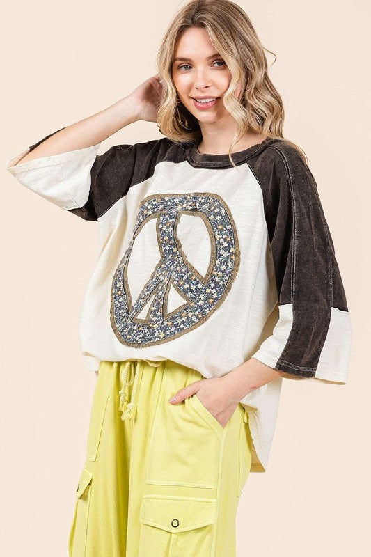 Women's peace sign patch mineral washed t-shirt – retro and casual vintage vibe