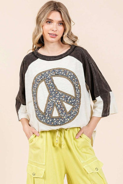 Women's peace sign patch mineral washed t-shirt – retro and casual vintage vibe