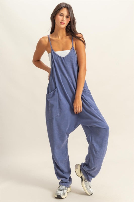 Women's relaxed fit mineral washed overalls with pockets – vintage-inspired and effortlessly trendy