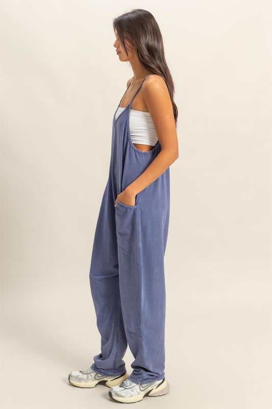 Women's relaxed fit mineral washed overalls with pockets – vintage-inspired and effortlessly trendy