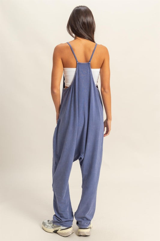 Women's relaxed fit mineral washed overalls with pockets – vintage-inspired and effortlessly trendy