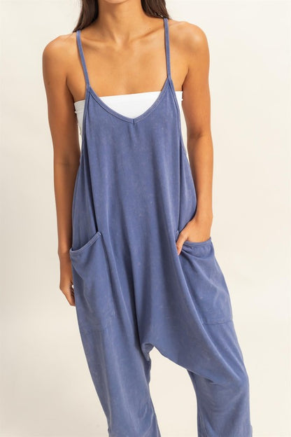 Women's relaxed fit mineral washed overalls with pockets – vintage-inspired and effortlessly trendy