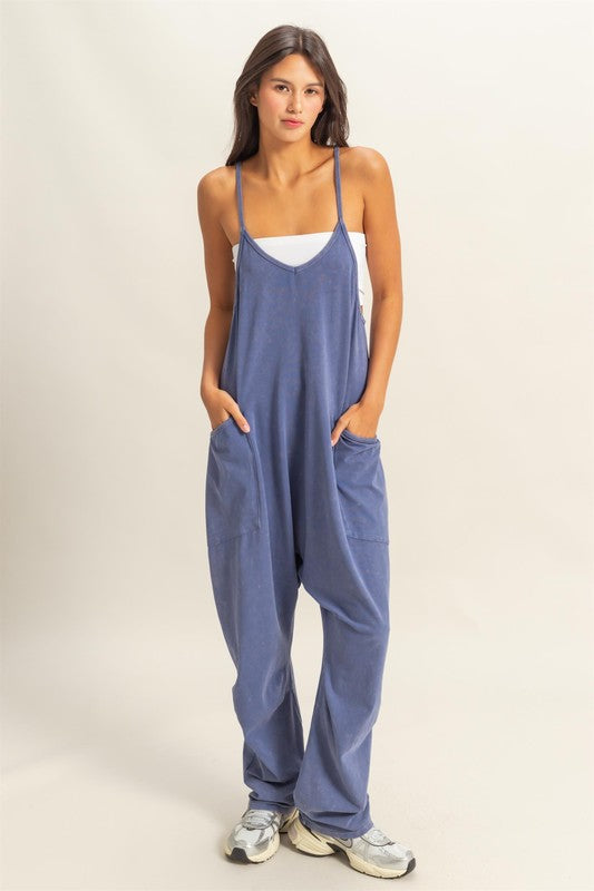 Women's relaxed fit mineral washed overalls with pockets – vintage-inspired and effortlessly trendy