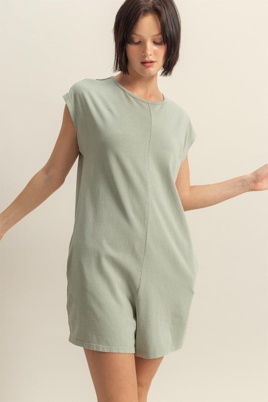 Casual round neck cap sleeve breezy romper with pockets, perfect for warm-weather comfort and effortless style.