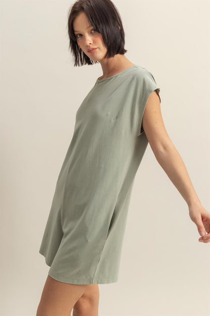 Casual round neck cap sleeve breezy romper with pockets, perfect for warm-weather comfort and effortless style.