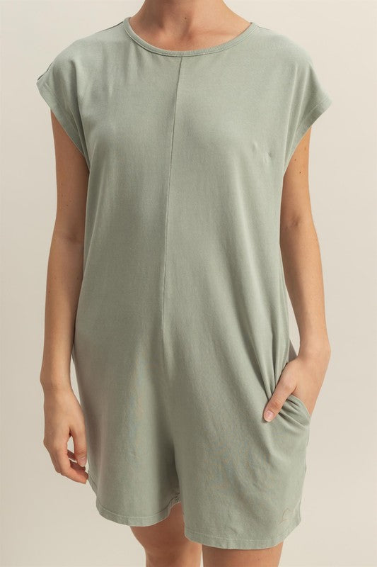 Casual round neck cap sleeve breezy romper with pockets, perfect for warm-weather comfort and effortless style.