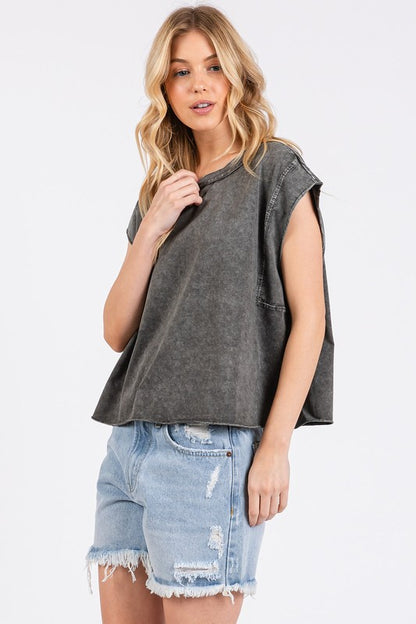 Women's round neck cap sleeve t-shirt – classic and effortless wardrobe essential