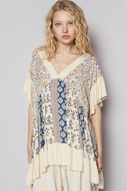 Women's ruffled hem printed V-neck blouse with short sleeves – chic and flowy style