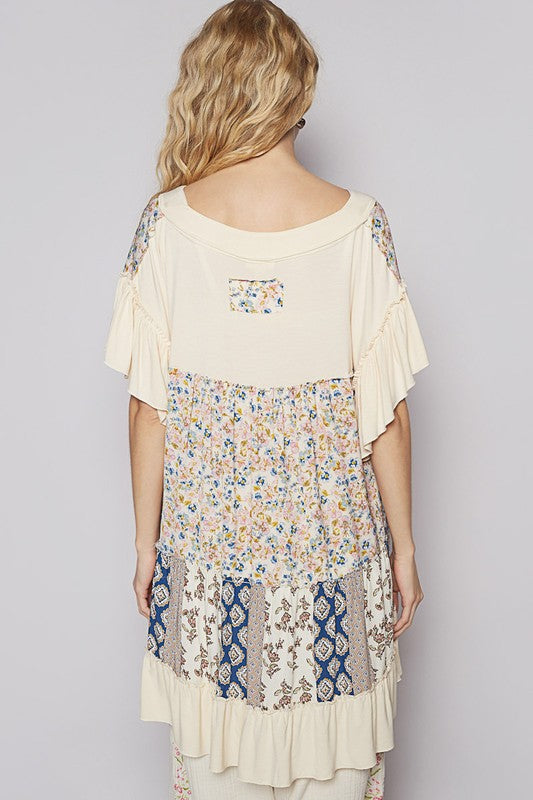 Women's ruffled hem printed V-neck blouse with short sleeves – chic and flowy style