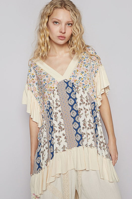 Women's ruffled hem printed V-neck blouse with short sleeves – chic and flowy style