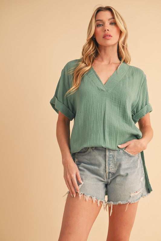 Women's side slit V-neck short sleeve blouse – chic and versatile everyday wear