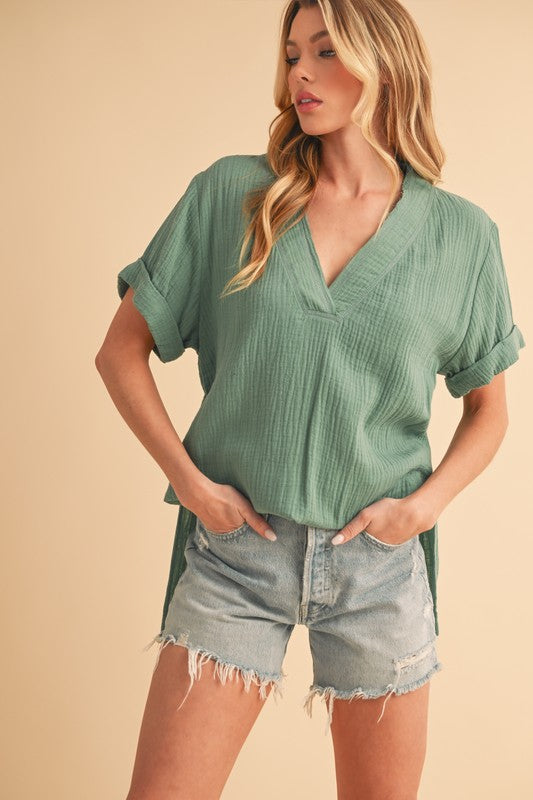 Women's side slit V-neck short sleeve blouse – chic and versatile everyday wear