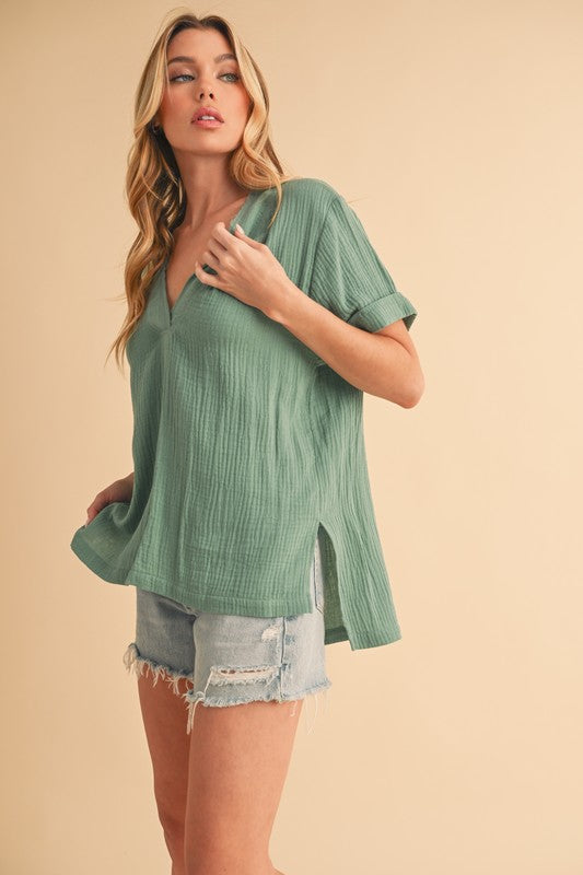 Women's side slit V-neck short sleeve blouse – chic and versatile everyday wear