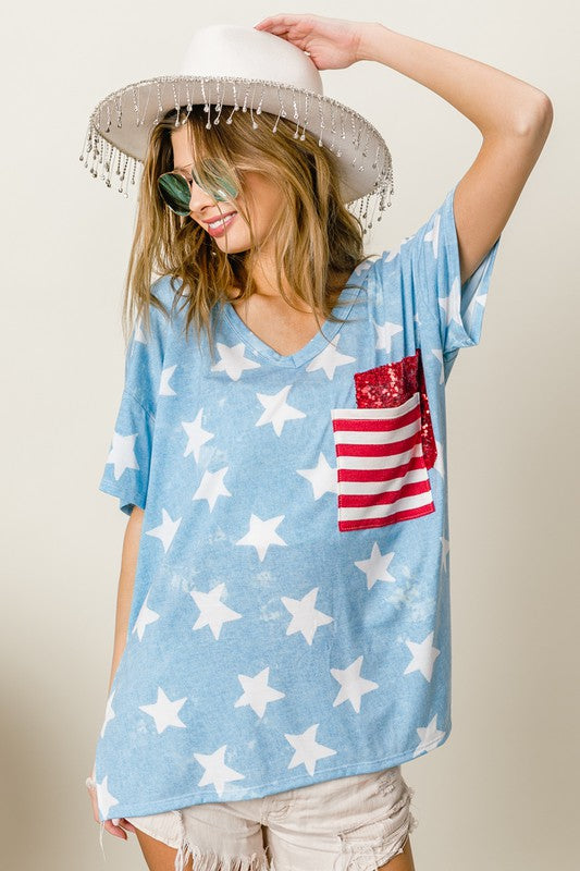 Trendy star print V-neck short sleeve t-shirt with sequin embellishments for a stylish and glamorous touch.