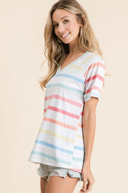 Classic striped V-neck short sleeve t-shirt for casual and effortless everyday wear.