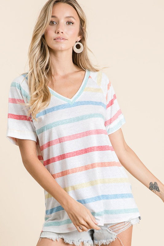 Classic striped V-neck short sleeve t-shirt for casual and effortless everyday wear.